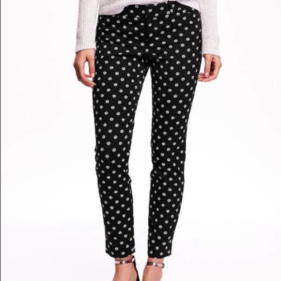 Old Navy Pixie Black and White Dot Cropped Pants 4 - Picture 2 of 8